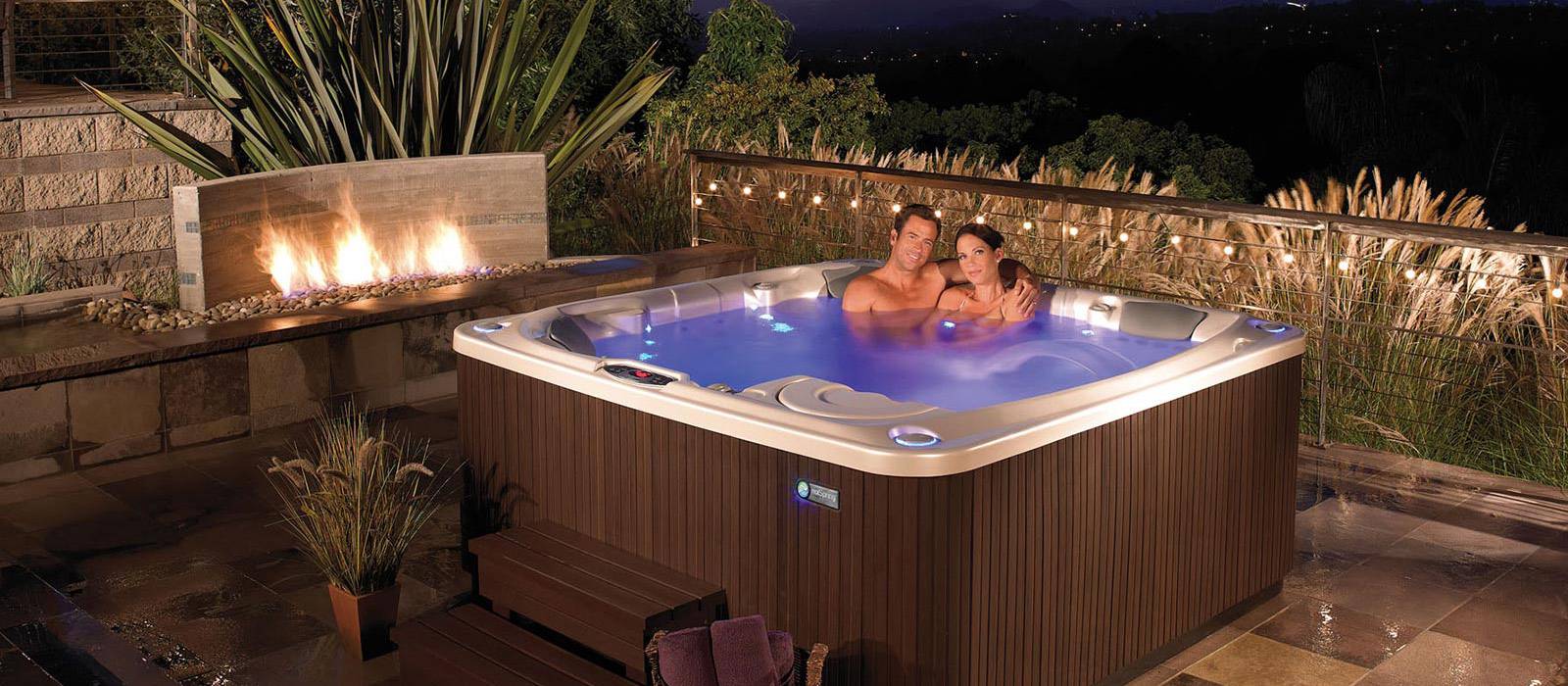 Bring luxury and style to your backyard with the elegant Flair hot tub, featuring the Raio® lighting system with 30 points of light and the tranquil Vidro® backlit waterfall. 