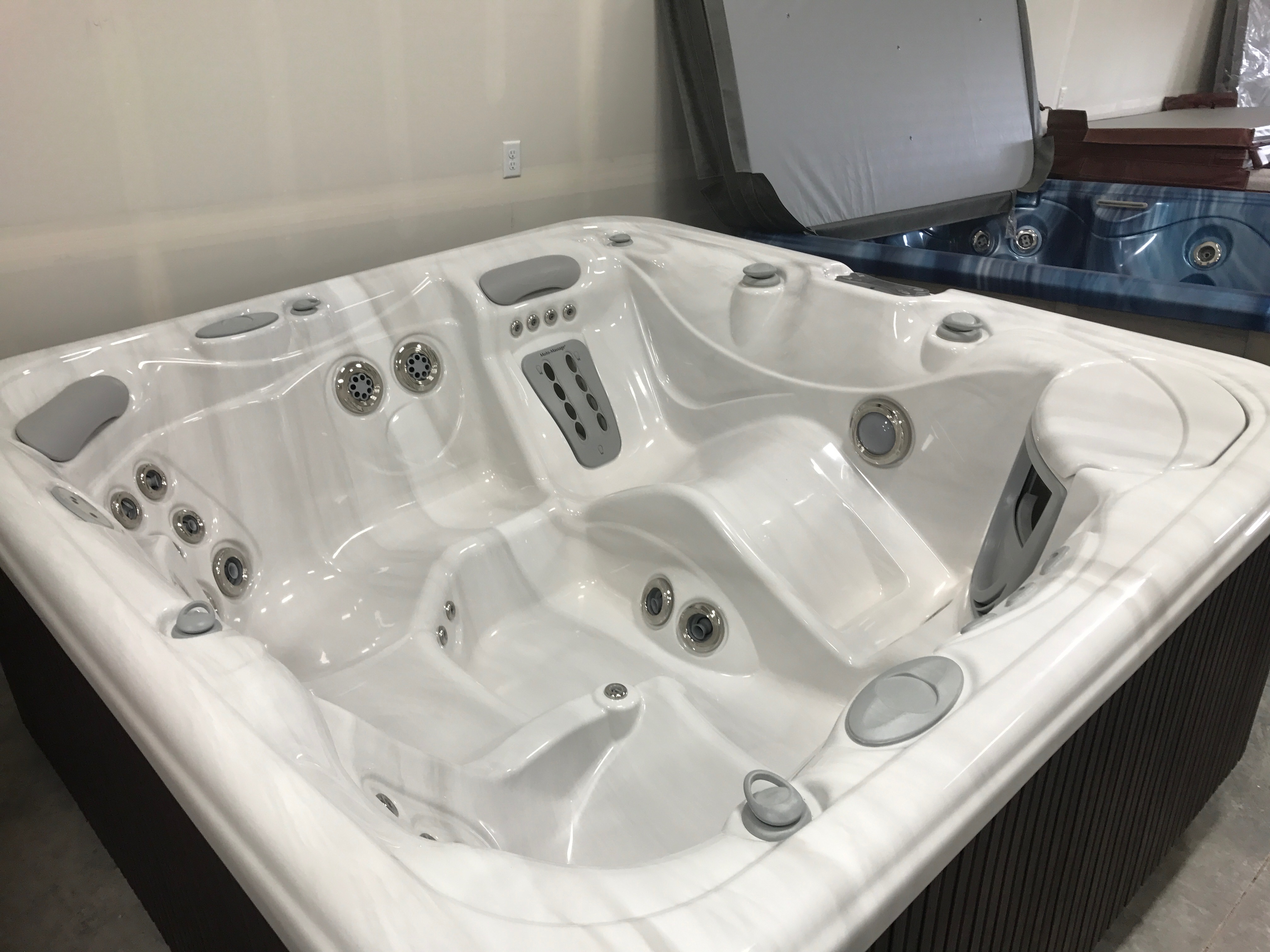 2013 Hotsprings Envoy 5 Person Mountain Hot Tub